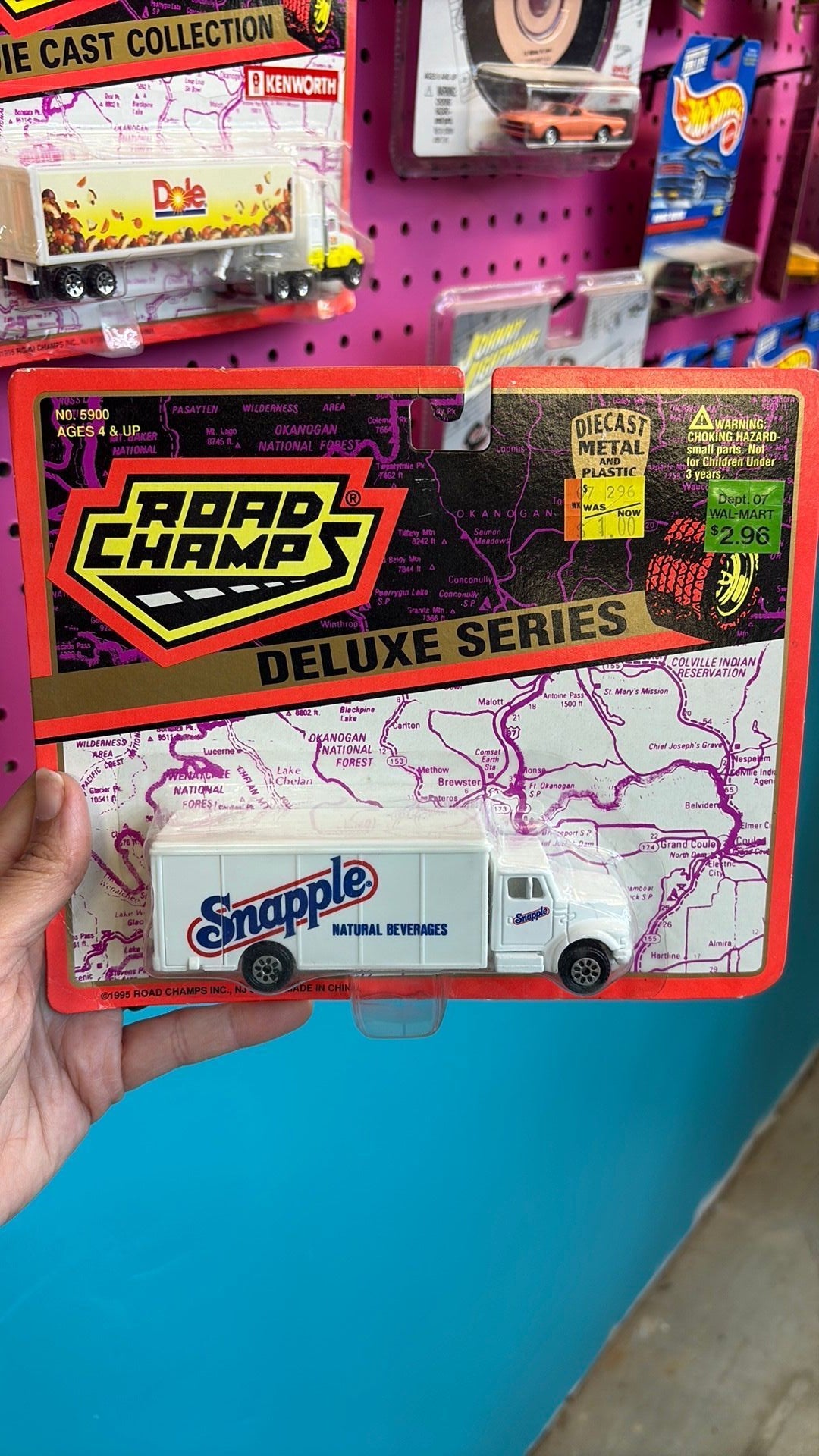 PW- Road Champs Deluxe Series Snapple Delivery Truck~ Carded 1995 1/64 Die Cast