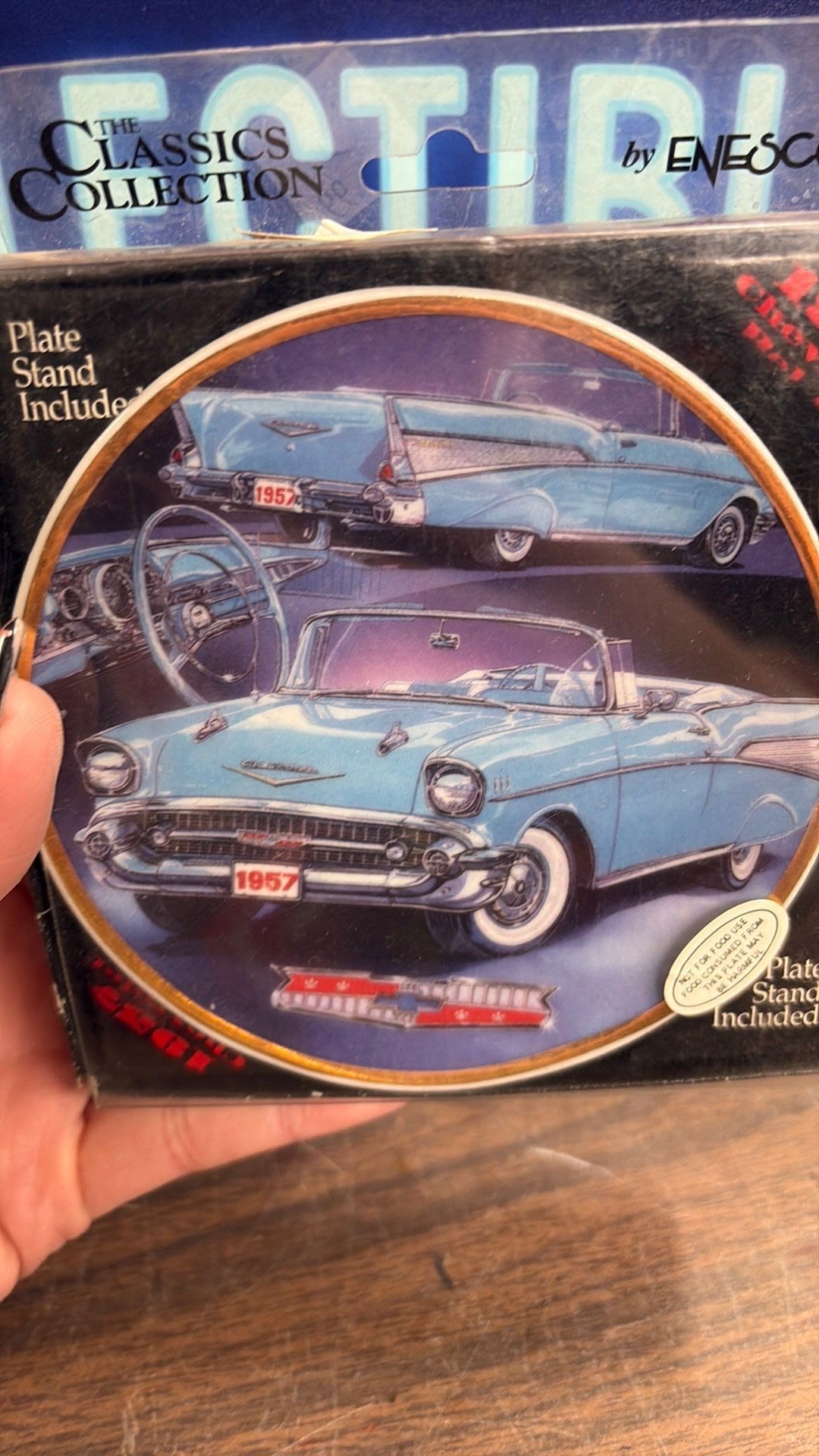 7C - 1994 ENESCO CLASSICS MINI COLLECTOR PLATE+STAND 1957 CHEVROLET BEL AIR BLUE NEW