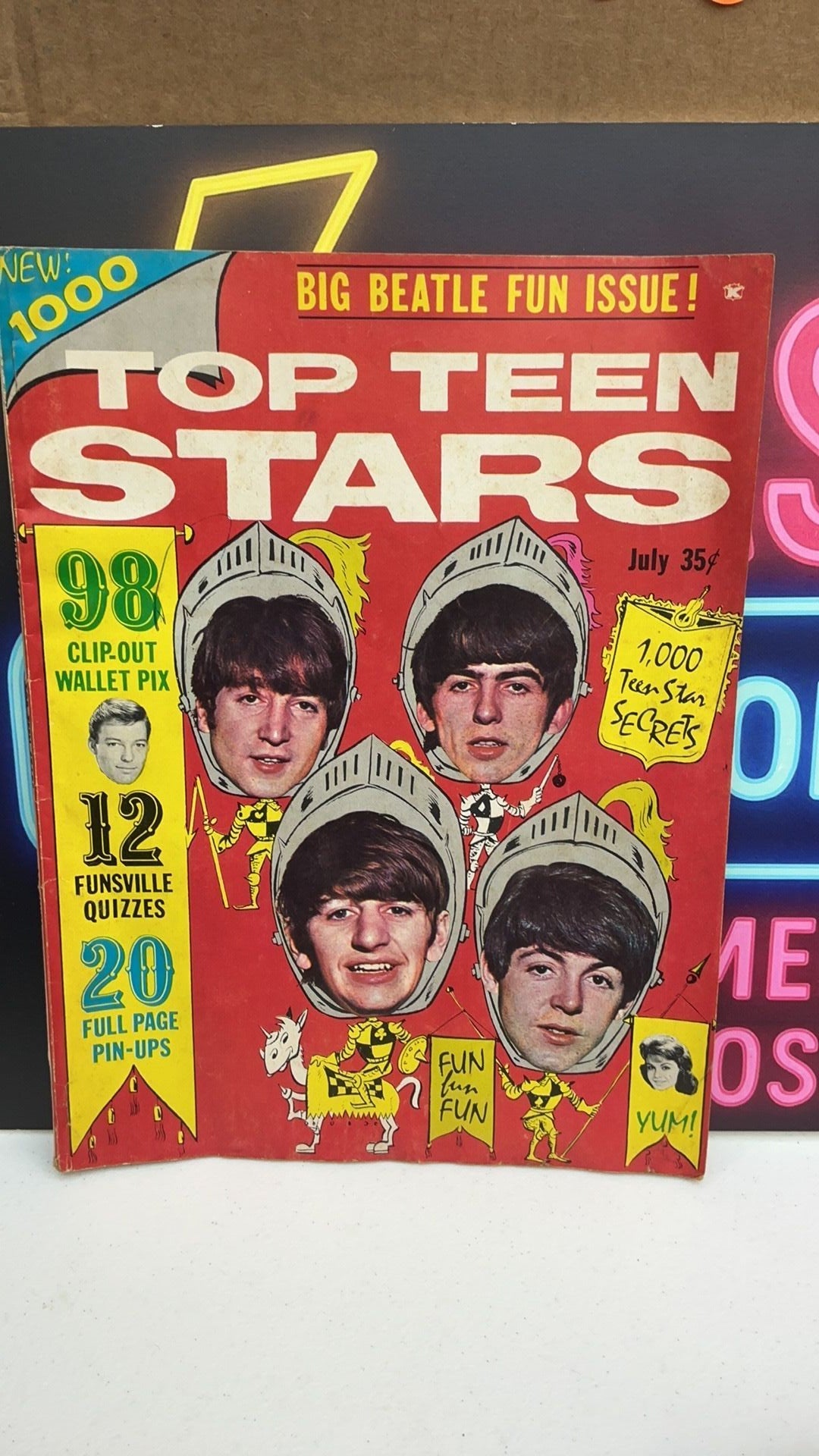 B3- 1964 Beatles, "TOP TEEN STARS" Magazine (Scarce / Vintage) - has some wear