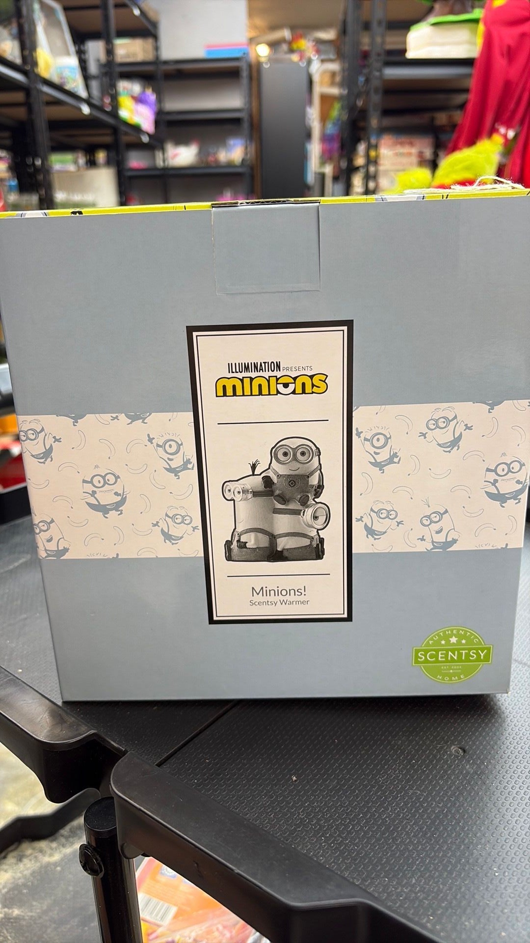 11D- Minions Scentsy Wax Warmer Full Size Illumination Despicable Me Tim NEW Retired