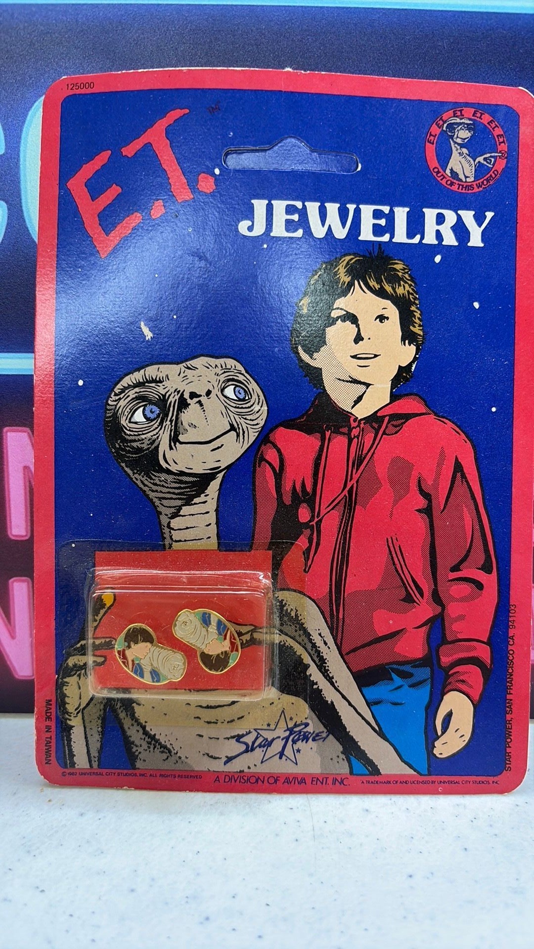 11B- E.T. EARRINGS Pair 1982 vtg The Extra Terrestrial E.T. & Elliot