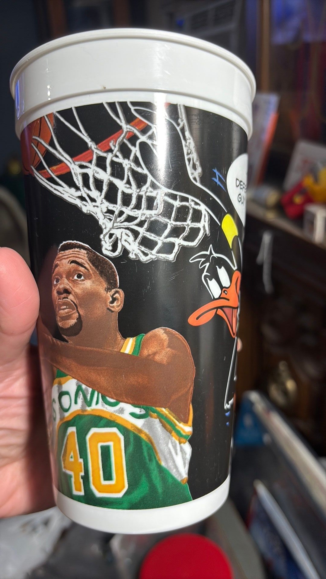 12B- Shawn Kemp Daffy Duck 1995 McDonald's Looney Tunes plastic drinking cup