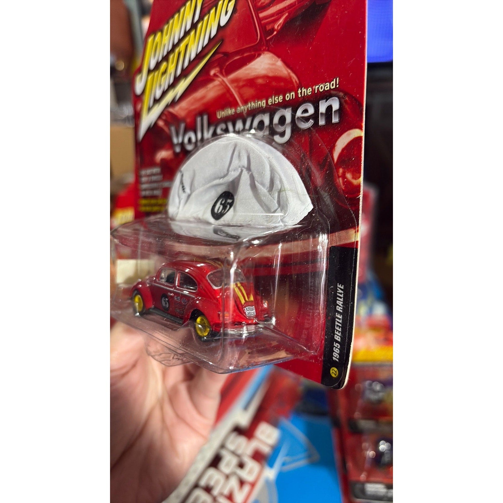 Johnny Lightning Volkswagen 1965 Beetle Rallye Red Car #65 W/Matching Car Cover